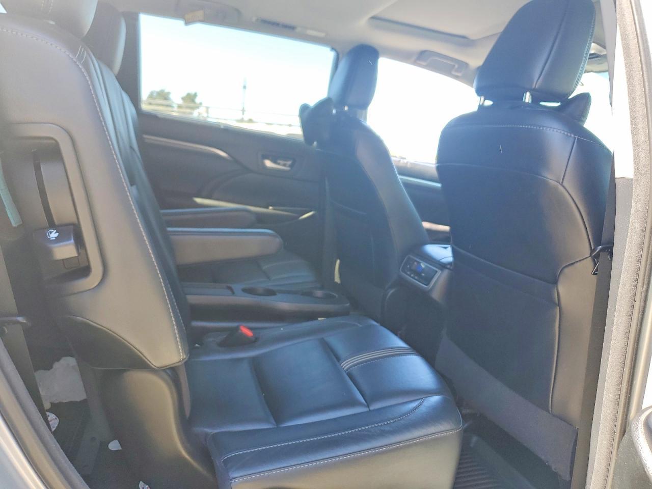 2017 Toyota Highlander Se - zdjęcie 10