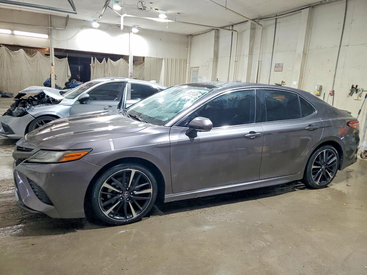 2018 Toyota Camry Xse V6 - zdjęcie główne