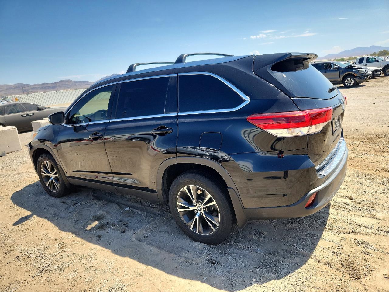 2019 Toyota Highlander Le - zdjęcie 2