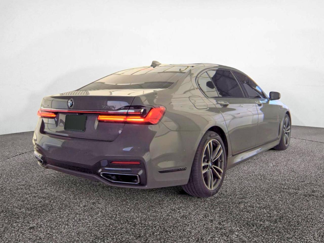 2020 BMW Seria 7 740i - zdjęcie 4