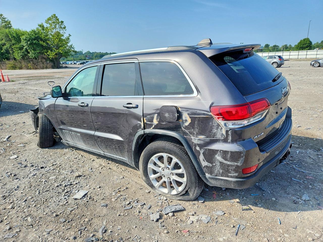 2021 Jeep Grand Cherokee Laredo - zdjęcie 2