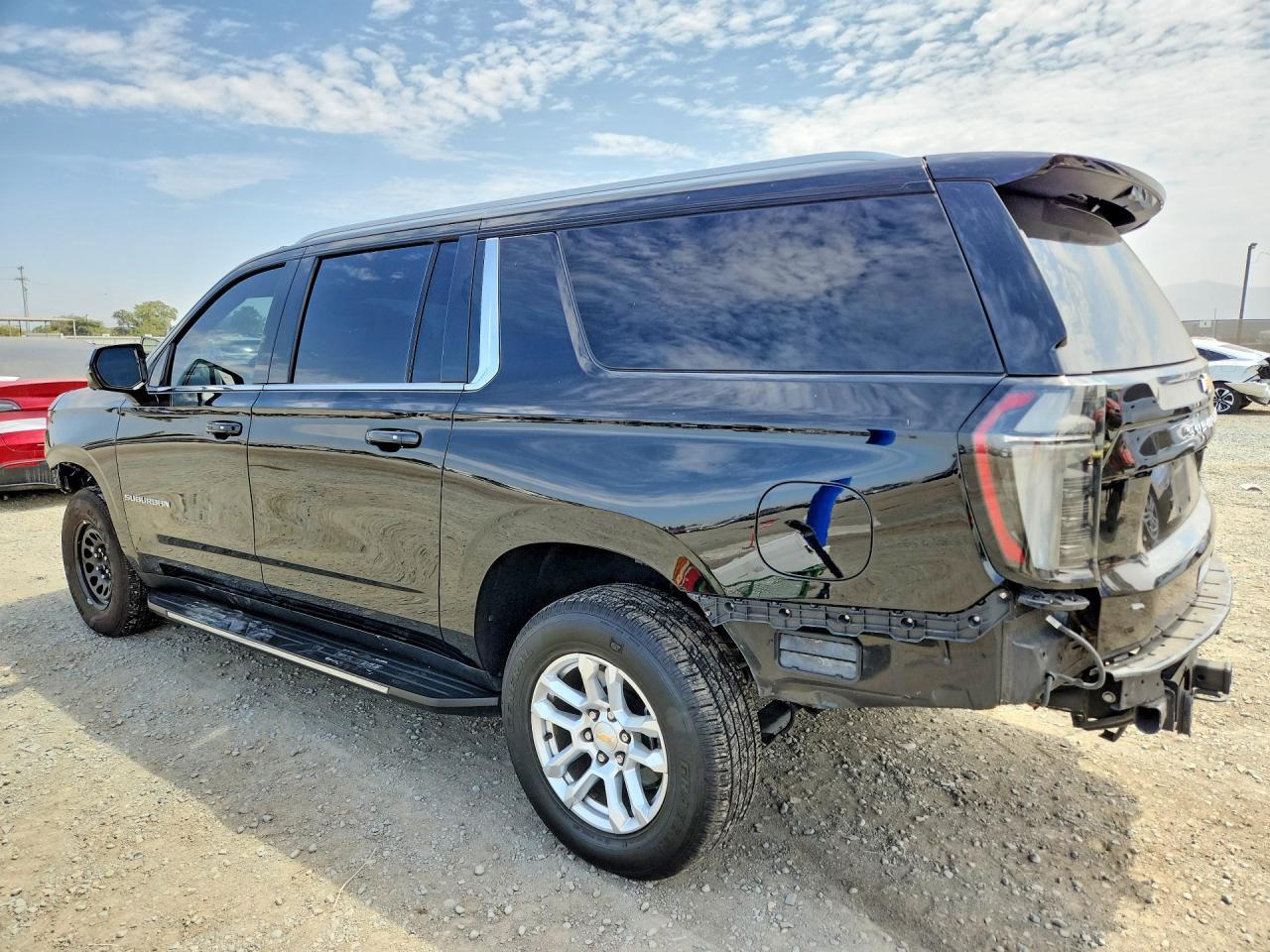 2025 Chevrolet Suburban C1500 Lt - zdjęcie 2