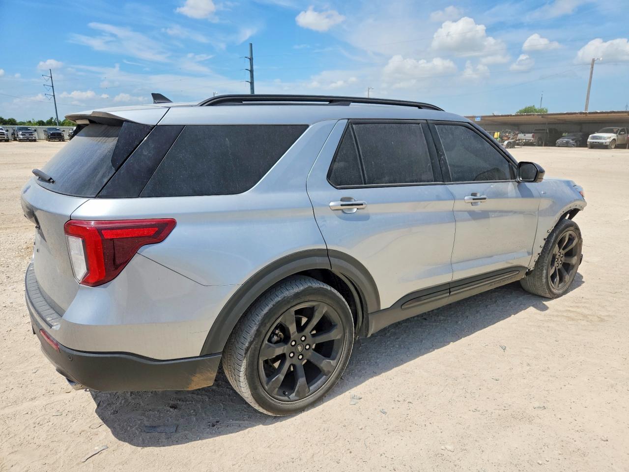 2023 Ford Explorer St-Line - zdjęcie 3