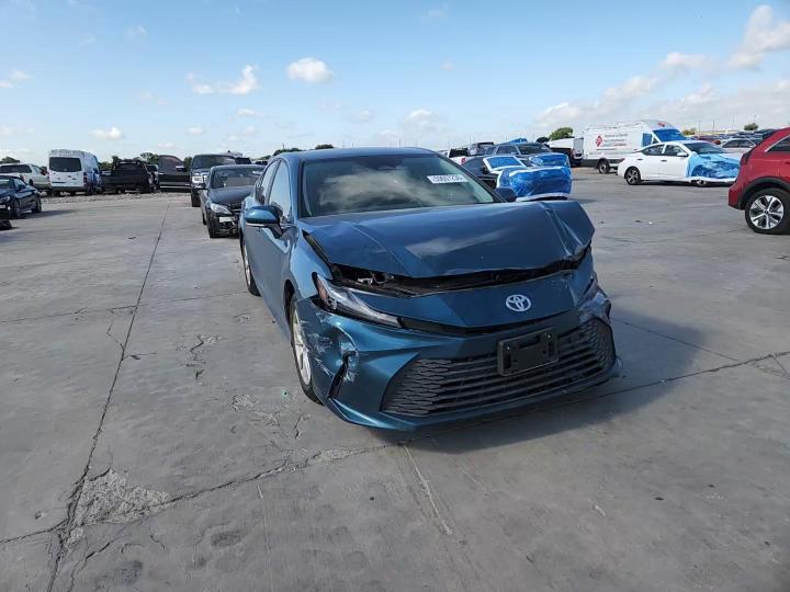 2025 Toyota Camry Le - zdjęcie 13