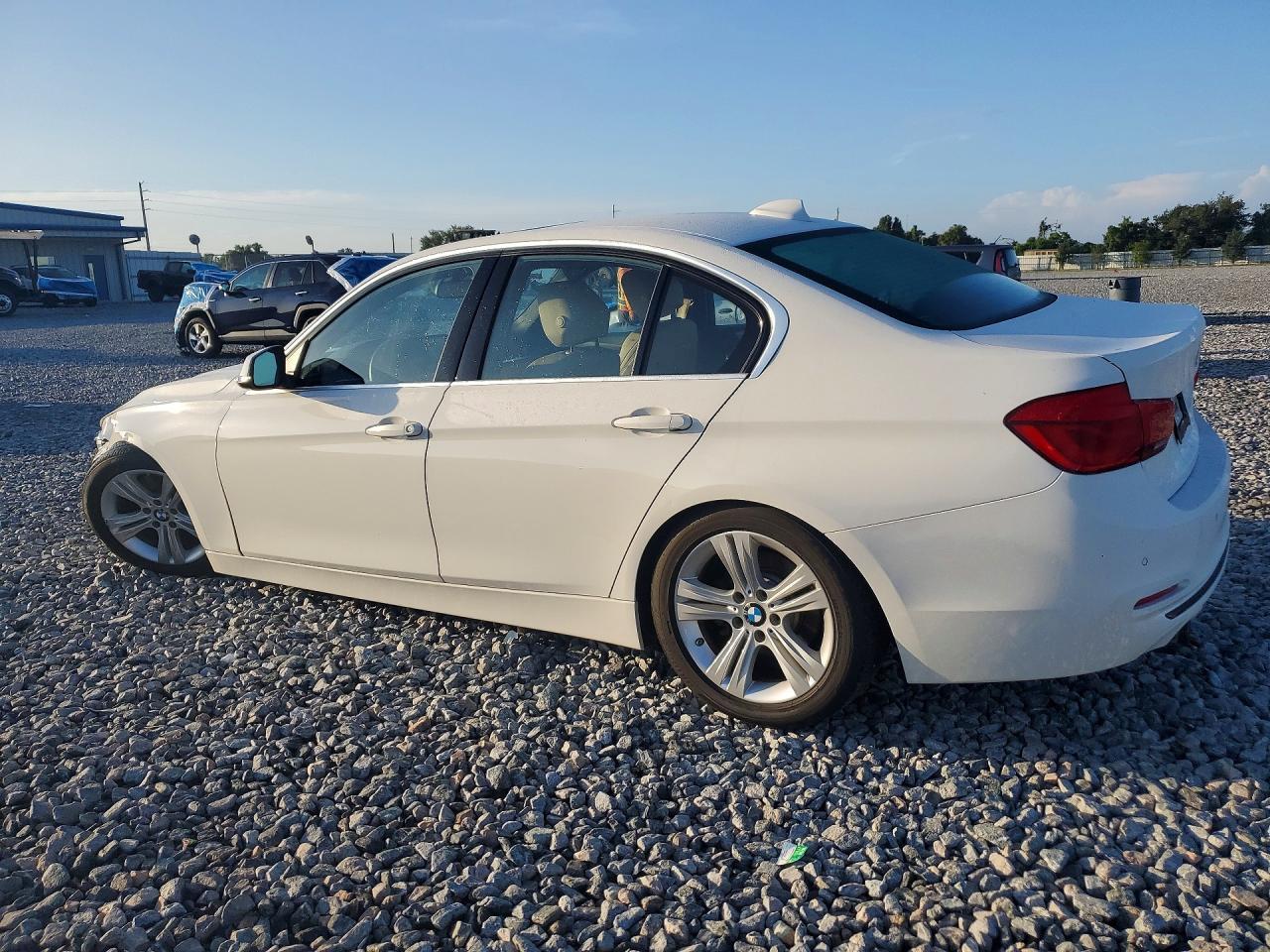 2018 BMW 330 I - zdjęcie 2