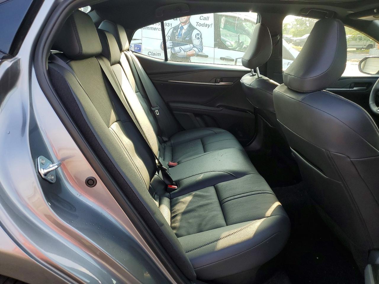 2026 Toyota Camry Xse - zdjęcie 10
