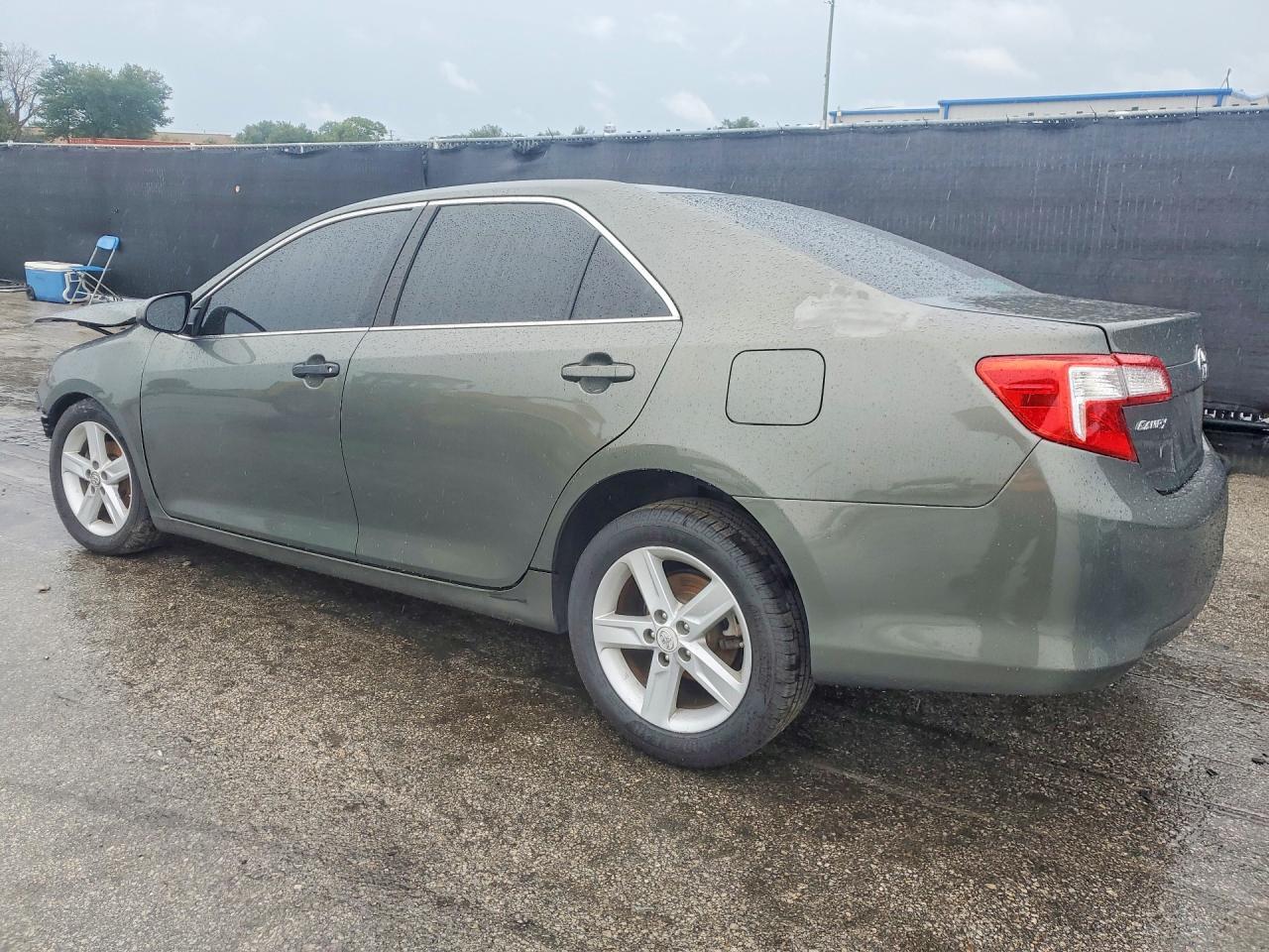 2013 Toyota Camry L - zdjęcie 2