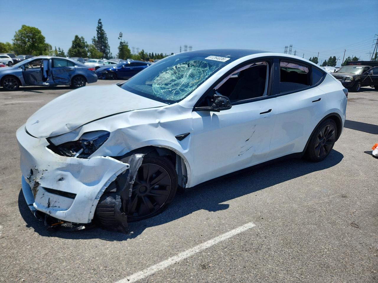 2025 Tesla Model Y - zdjęcie główne