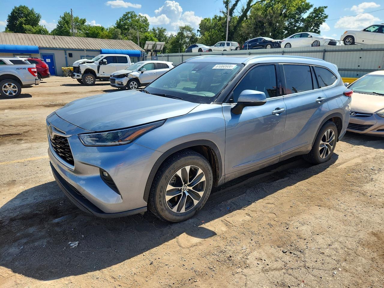 2021 Toyota Highlander Xle - zdjęcie główne