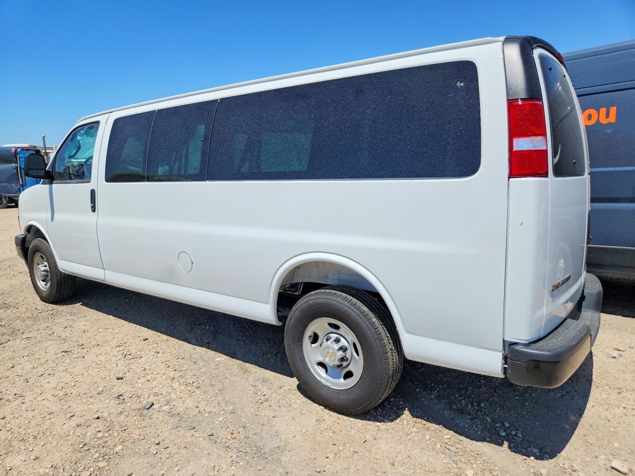 2025 Chevrolet Express G3500 Ls Passenger Van - zdjęcie 2