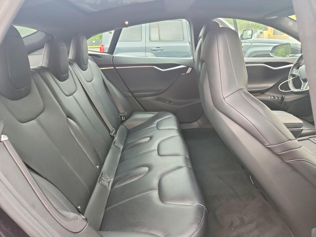 2016 Tesla Model S - zdjęcie 10