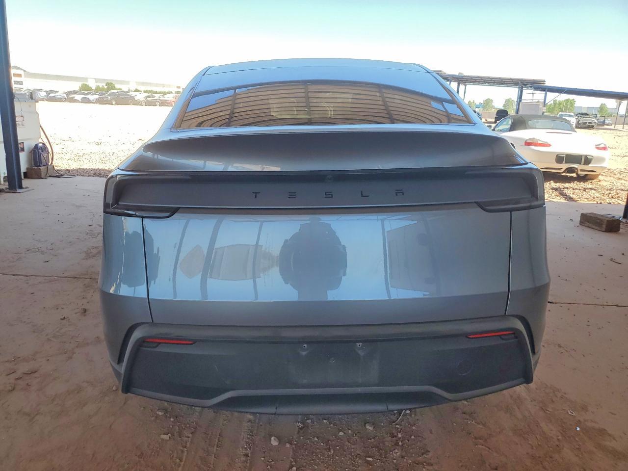 2026 Tesla Model Y - zdjęcie 12