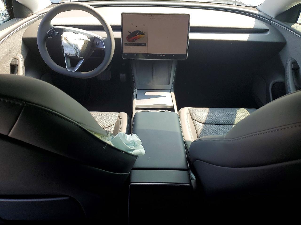 2026 Tesla Model 3 - zdjęcie 8