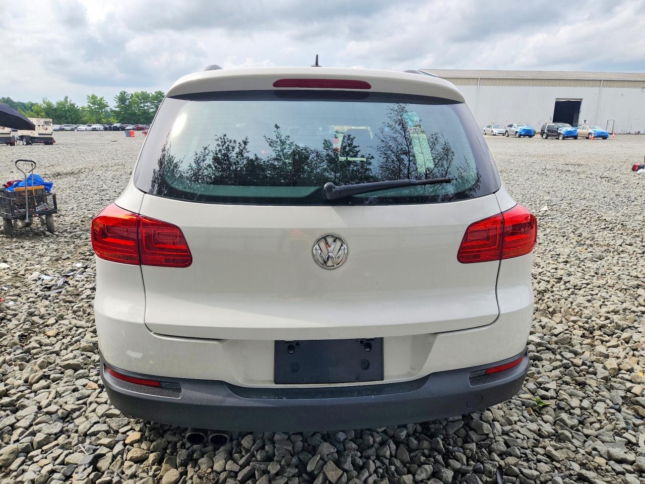 2016 Volkswagen Tiguan S - zdjęcie 6