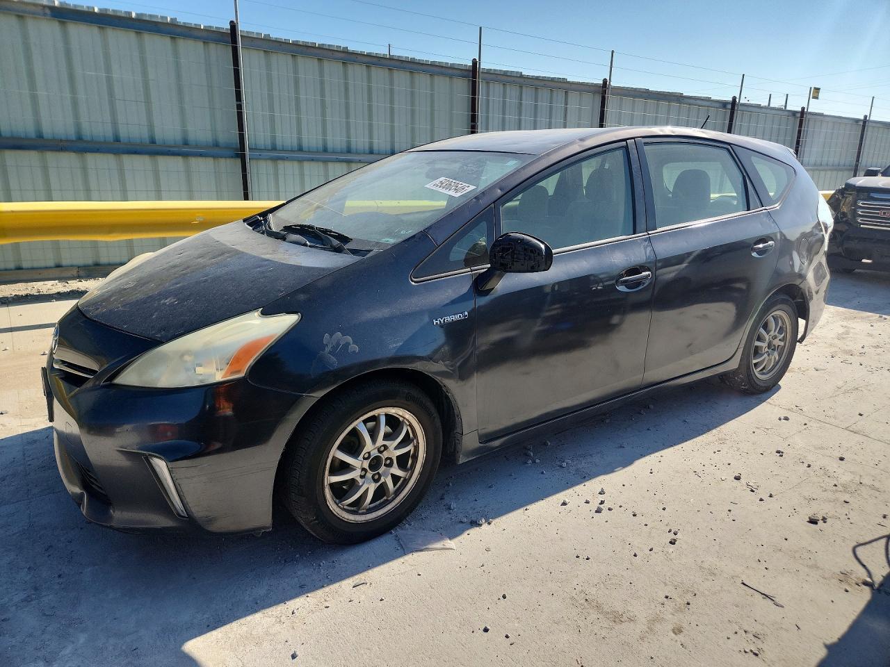 2014 Toyota Prius V Two - zdjęcie główne