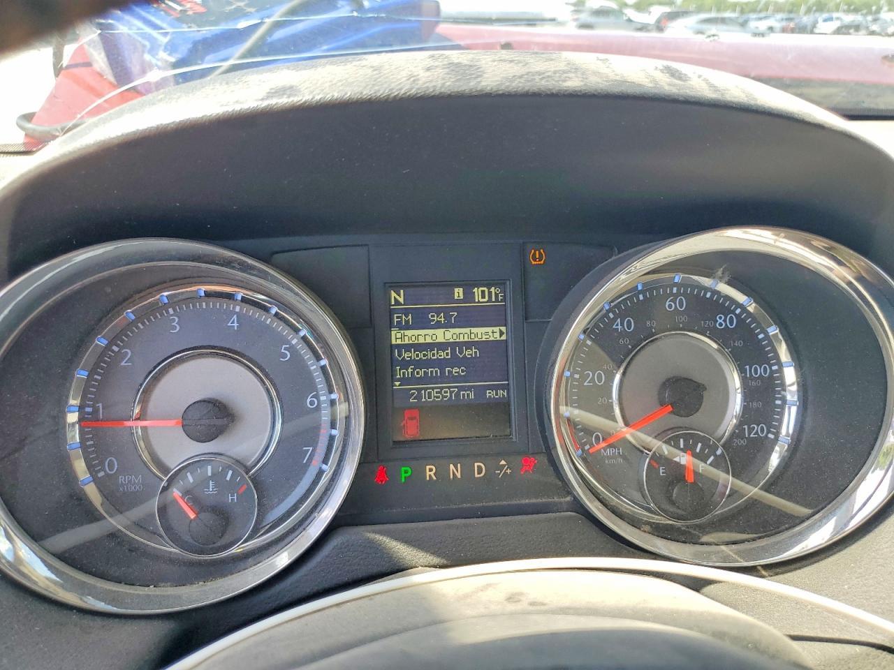 2013 Chrysler Town & Country Touring - zdjęcie 9