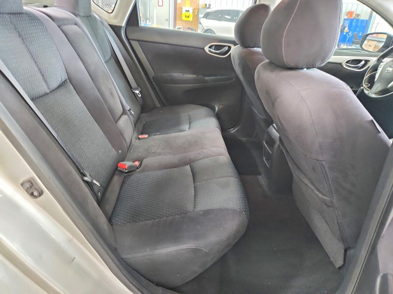 2015 Nissan Sentra Sr - zdjęcie 10