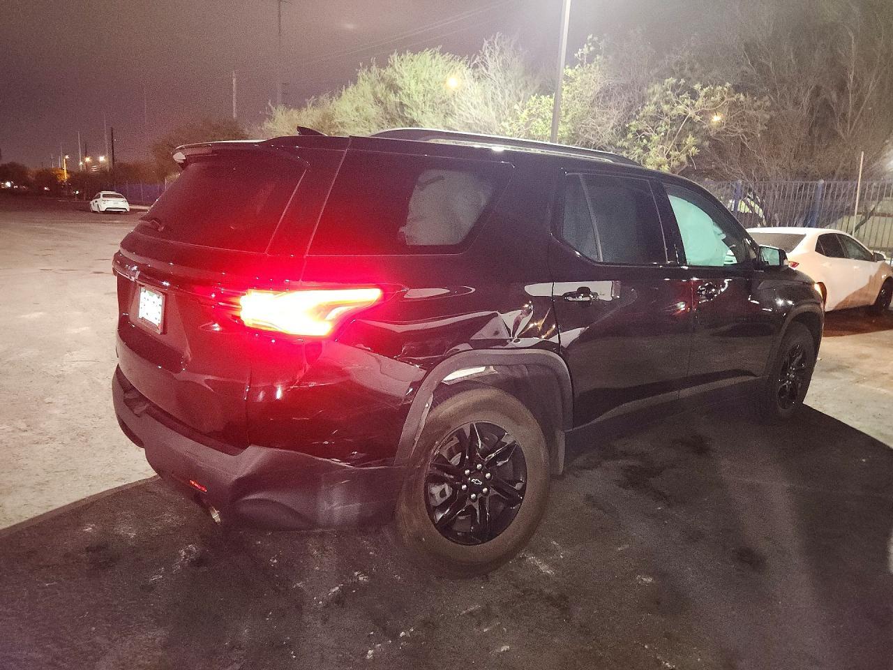 2022 Chevrolet Traverse Ls - zdjęcie 3