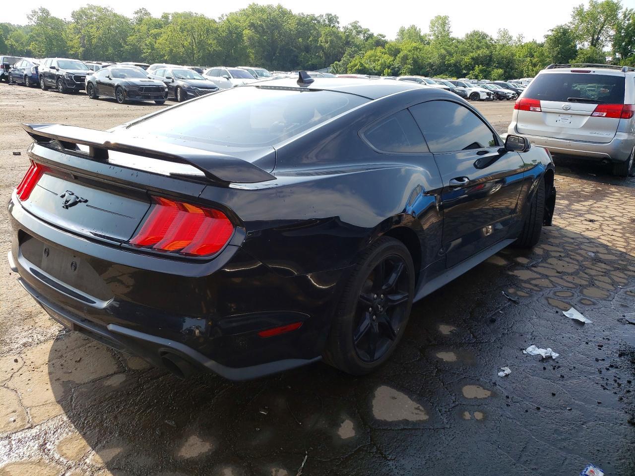 2020 Ford Mustang - zdjęcie 3