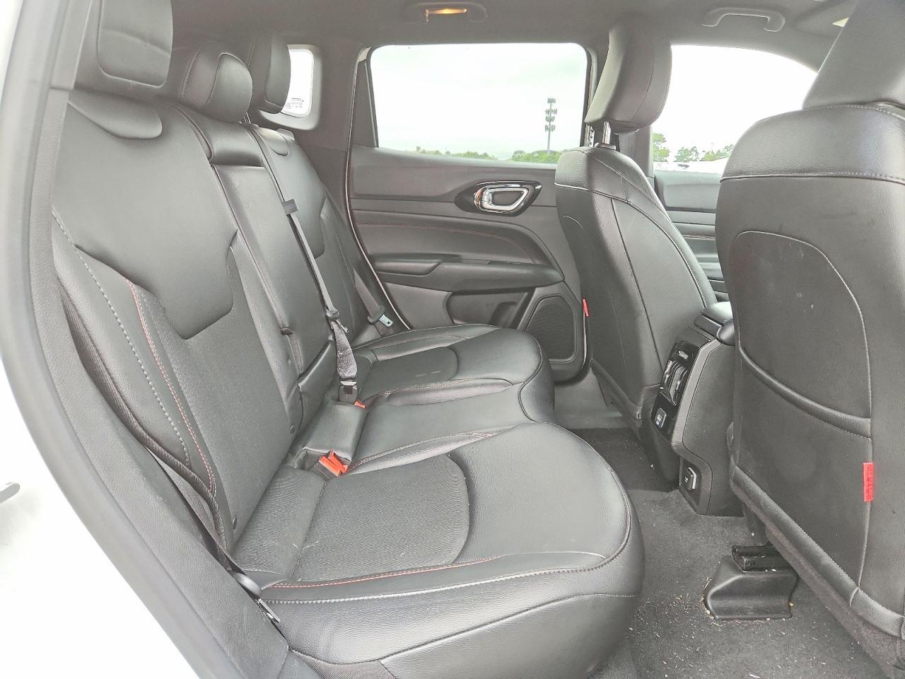 2025 Jeep Compass Trailhawk - zdjęcie 11