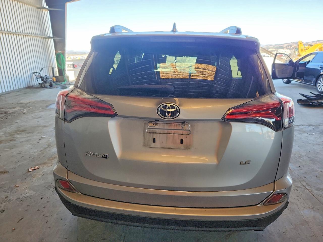 2016 Toyota Rav4 Le - zdjęcie 6