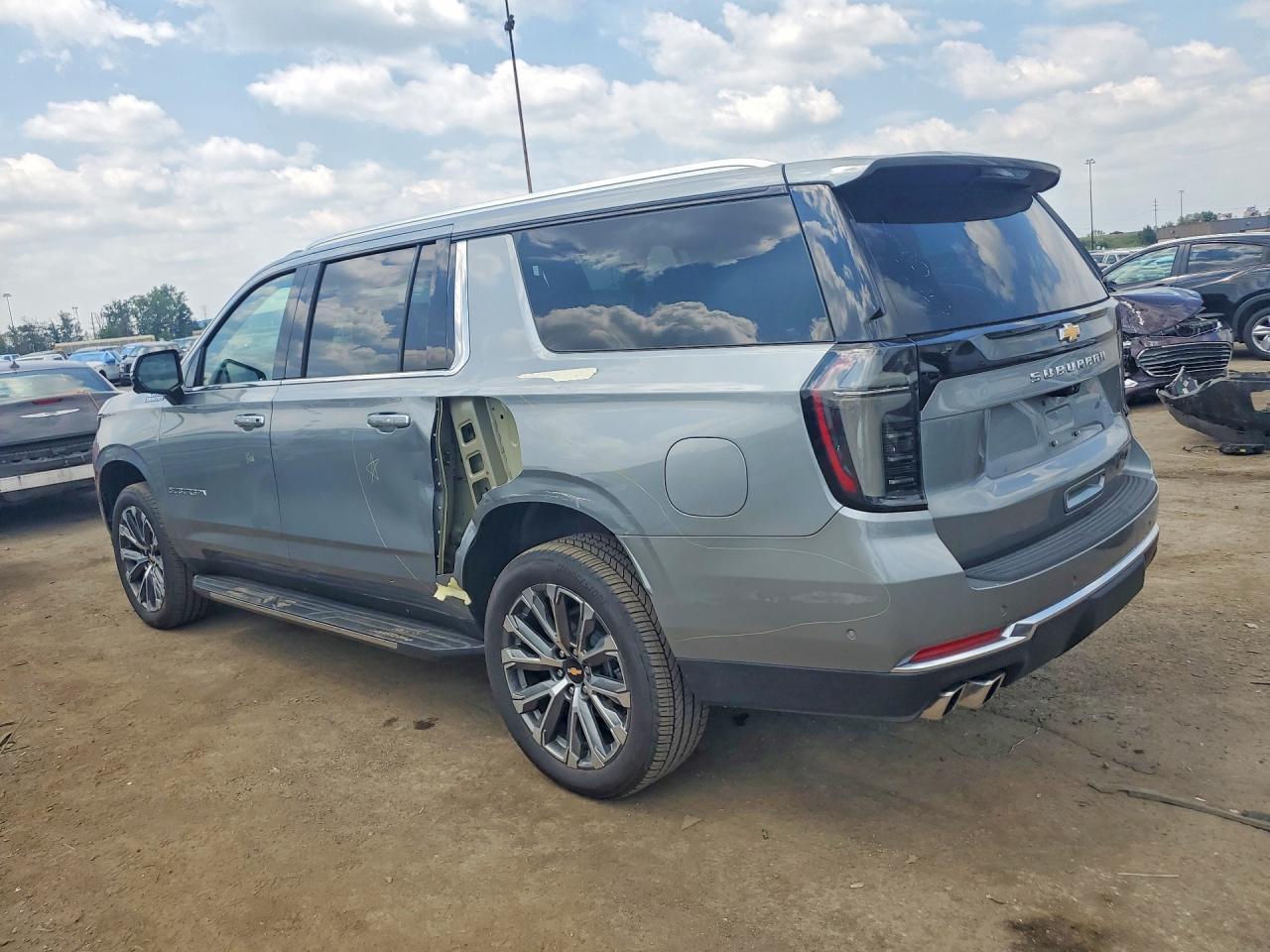 2026 Chevrolet Suburban K1500 High Country - zdjęcie 2