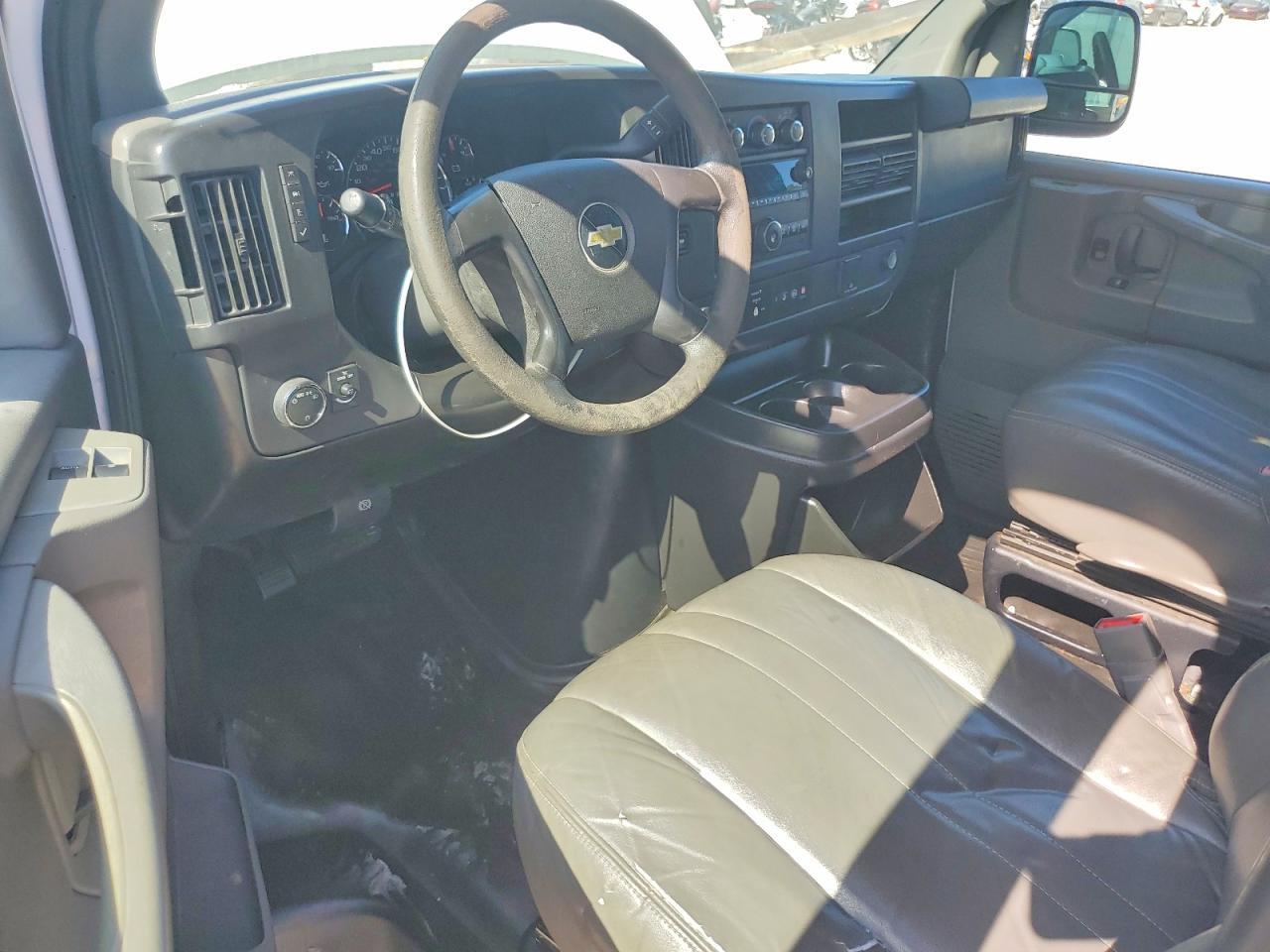 2015 Chevrolet Express G2500 - zdjęcie 8