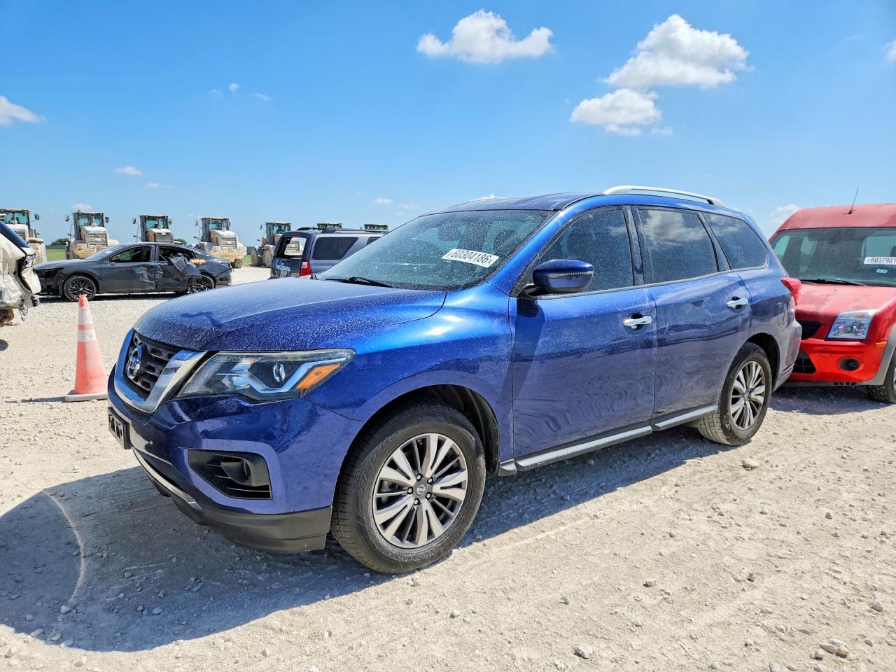 2020 Nissan Pathfinder Sv - zdjęcie główne