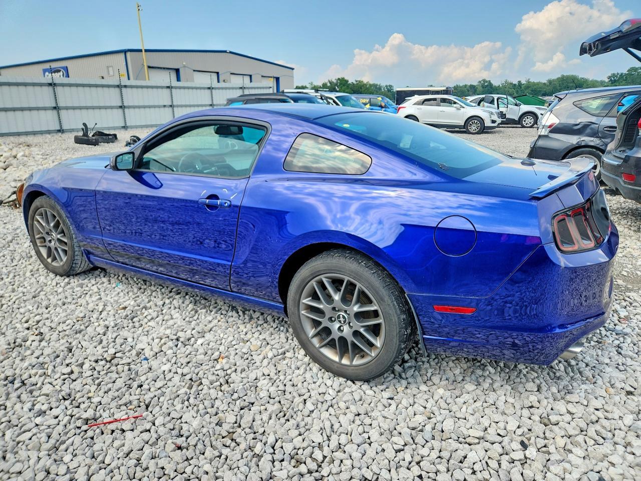 2014 Ford Mustang - zdjęcie 2