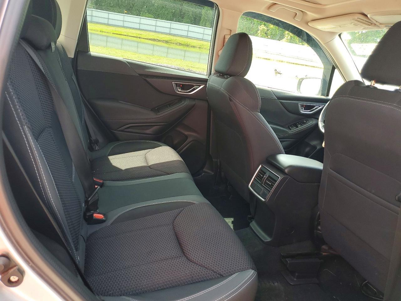 2021 Subaru Forester Premium - zdjęcie 11