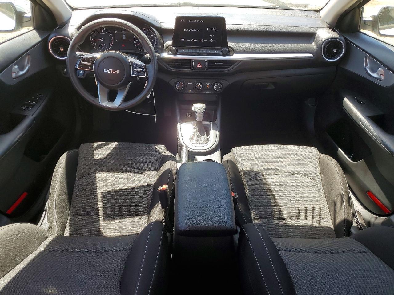 2022 Kia Forte Lxs - zdjęcie 8