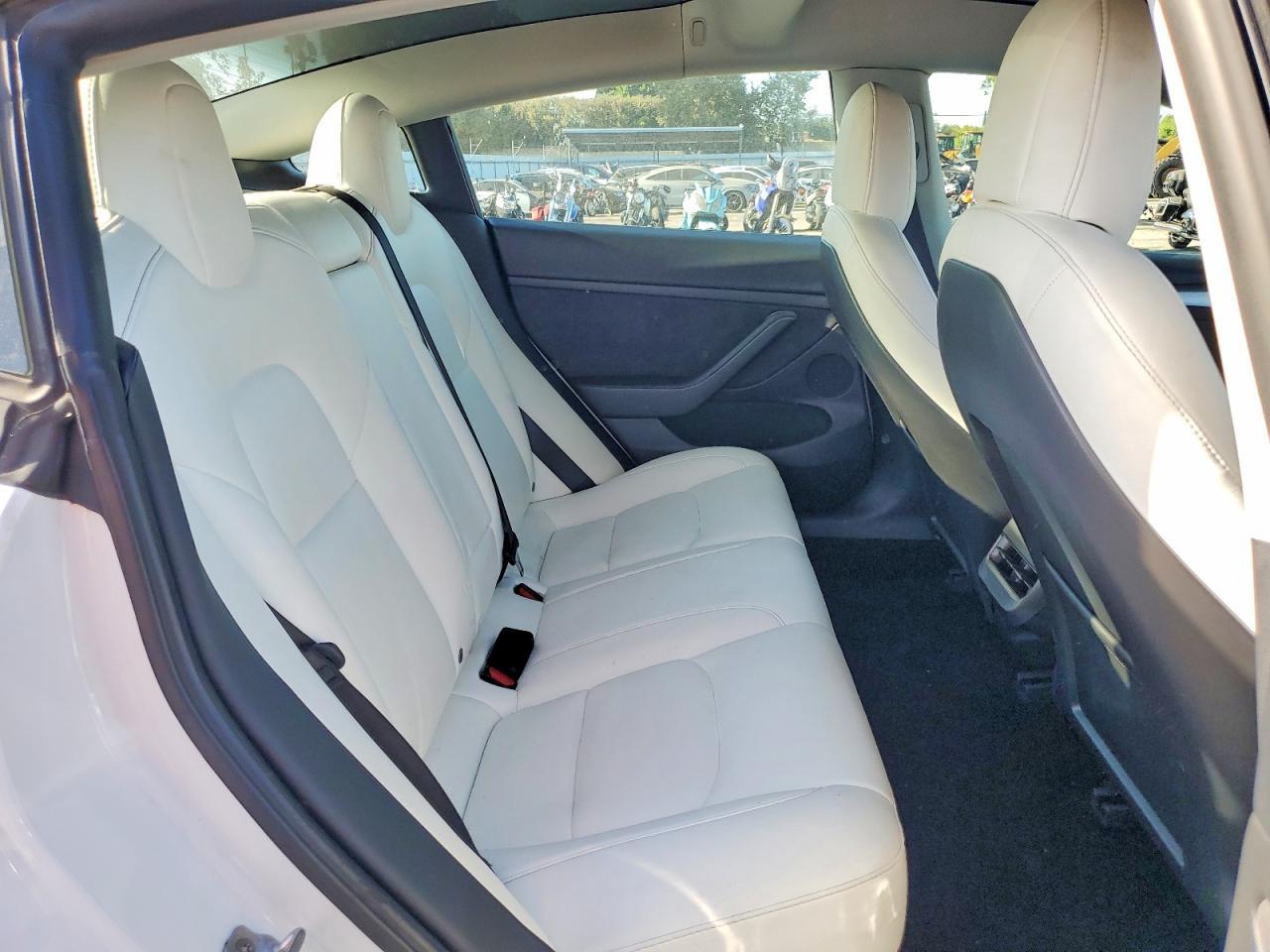 2022 Tesla Model 3 - zdjęcie 10