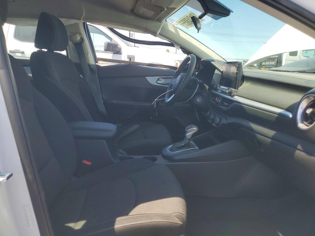 2023 Kia Forte Lxs - zdjęcie 7