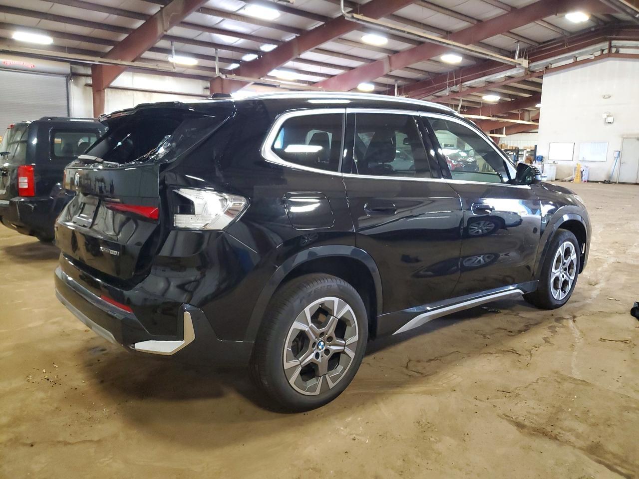 2025 BMW X1 xDrive28I - zdjęcie 3