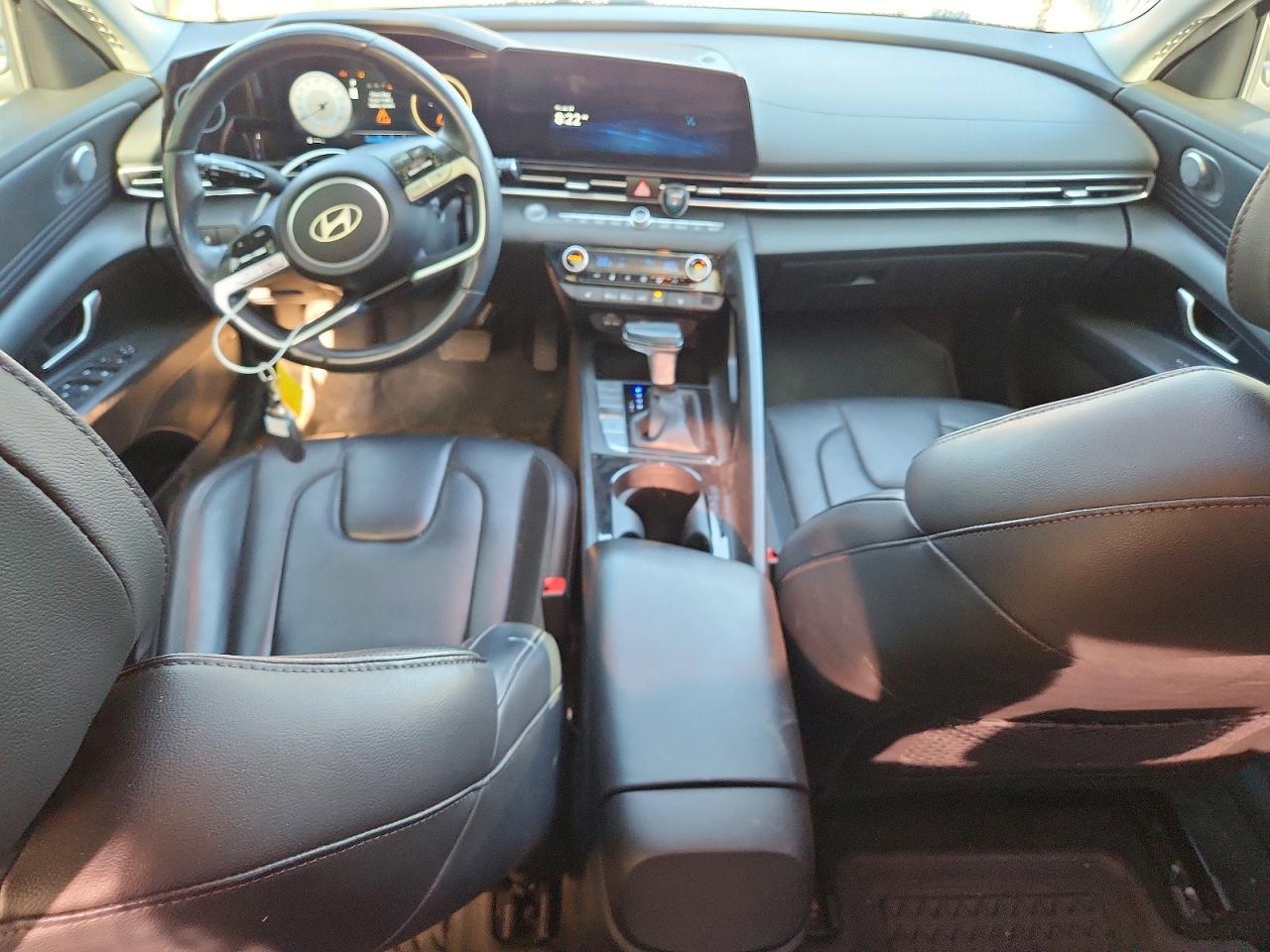 2024 Hyundai Elantra Luxury - zdjęcie 8