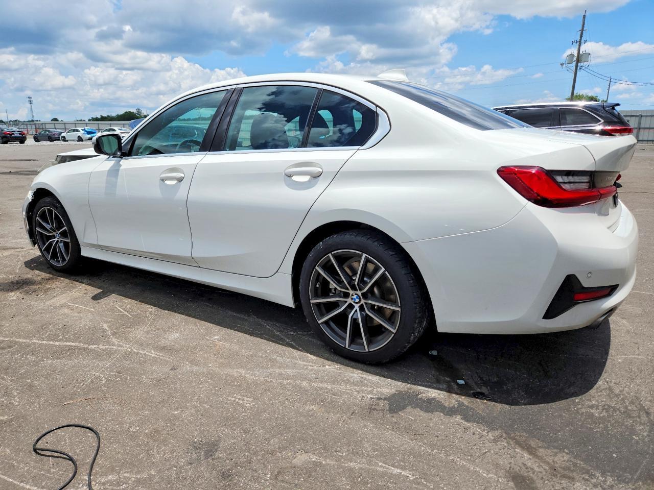 2020 BMW 330I - zdjęcie 2