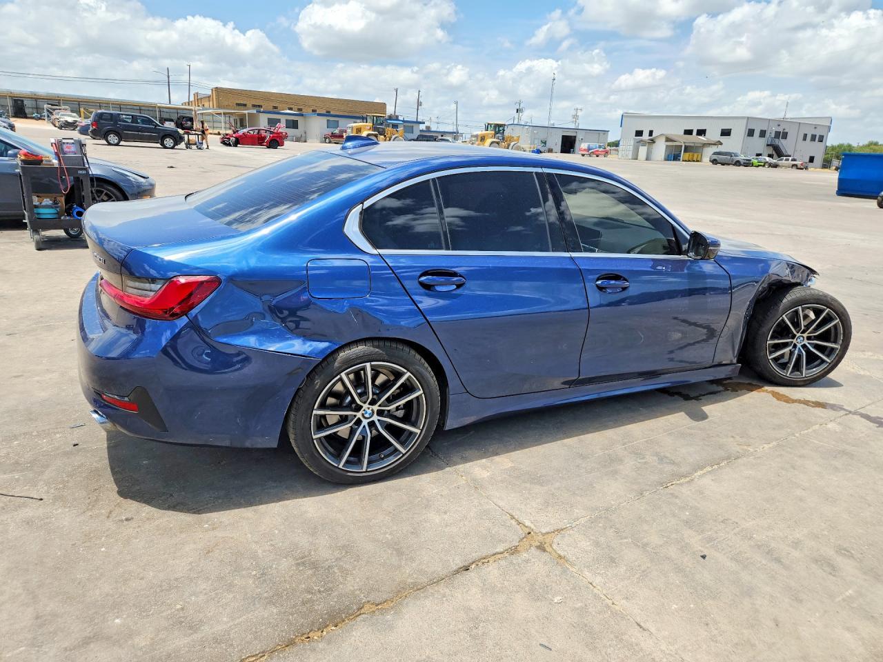 2022 BMW 330I - zdjęcie 3