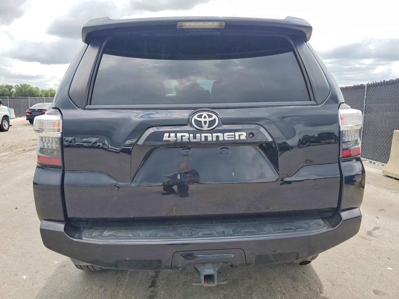 2020 Toyota 4Runner Sr5 - zdjęcie 6