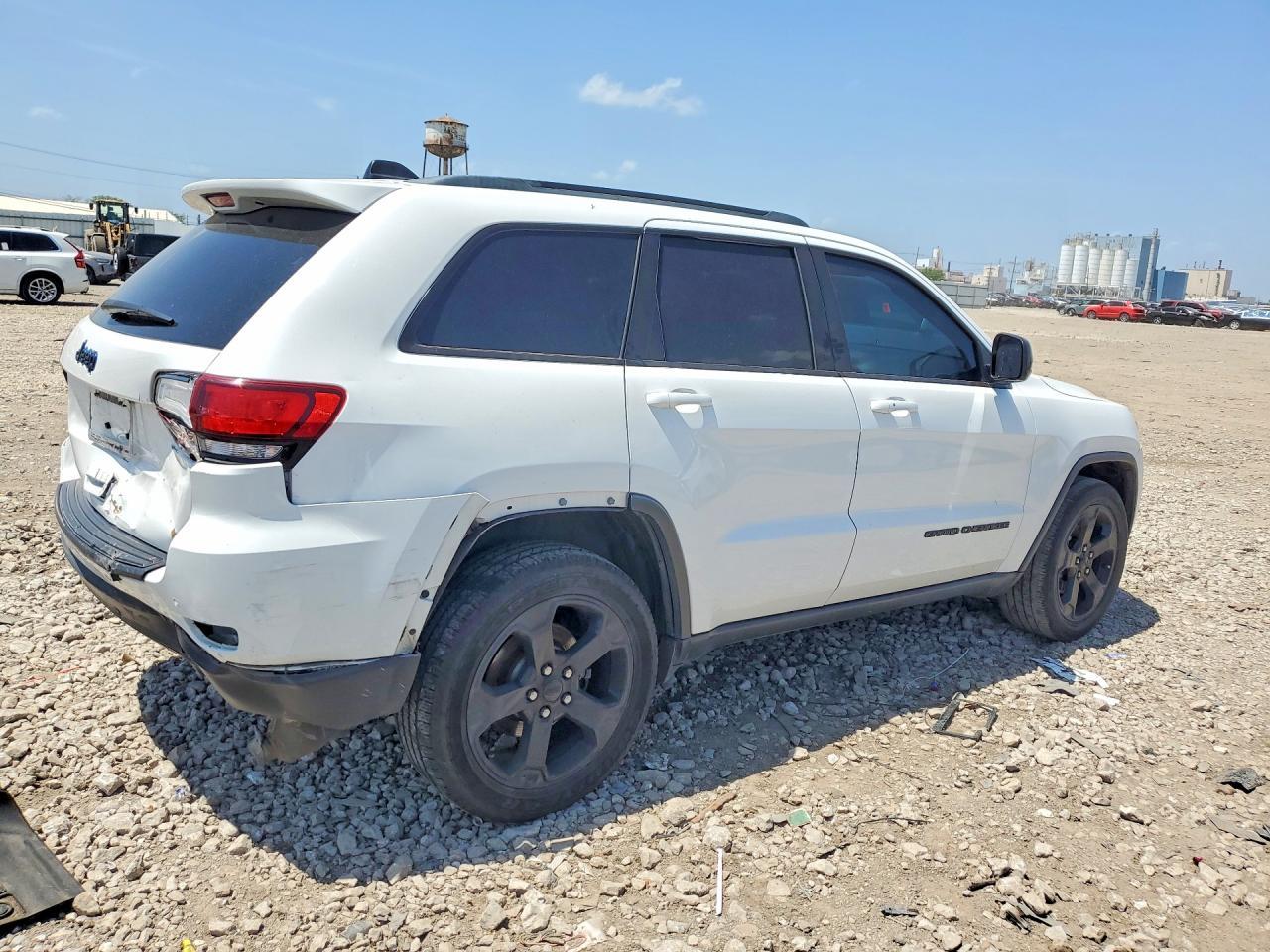 2019 Jeep Grand Cherokee Laredo - zdjęcie 3
