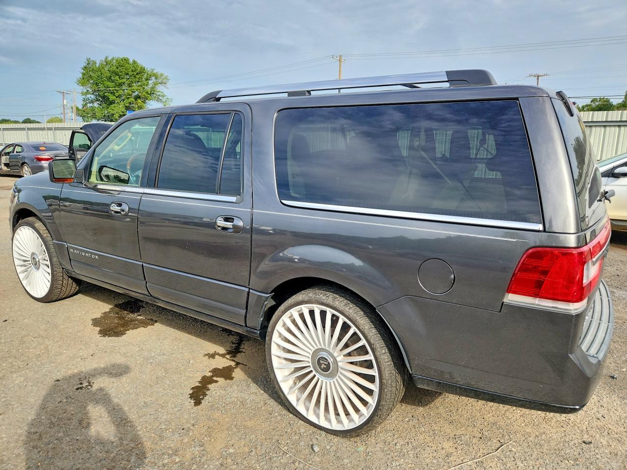 2016 Lincoln Navigator L Reserve - zdjęcie 2