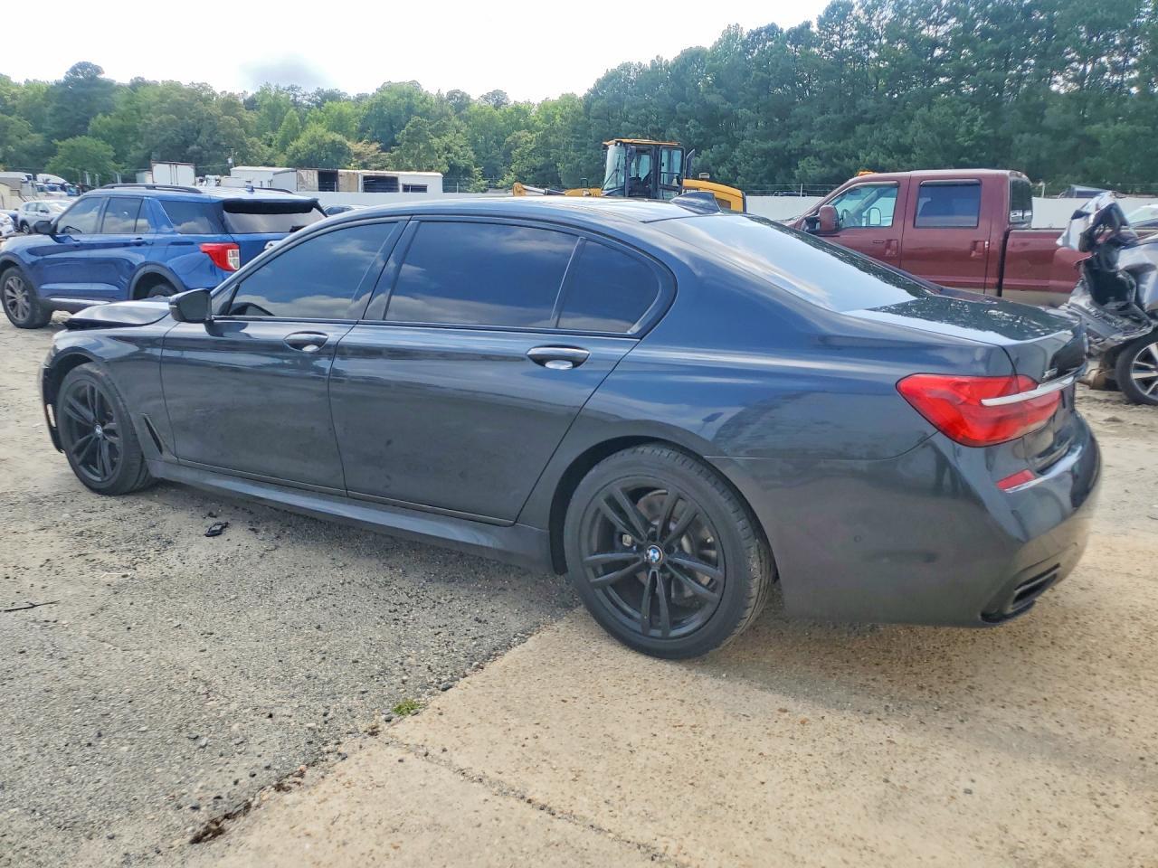 2016 BMW Seria 7 750i - zdjęcie 2