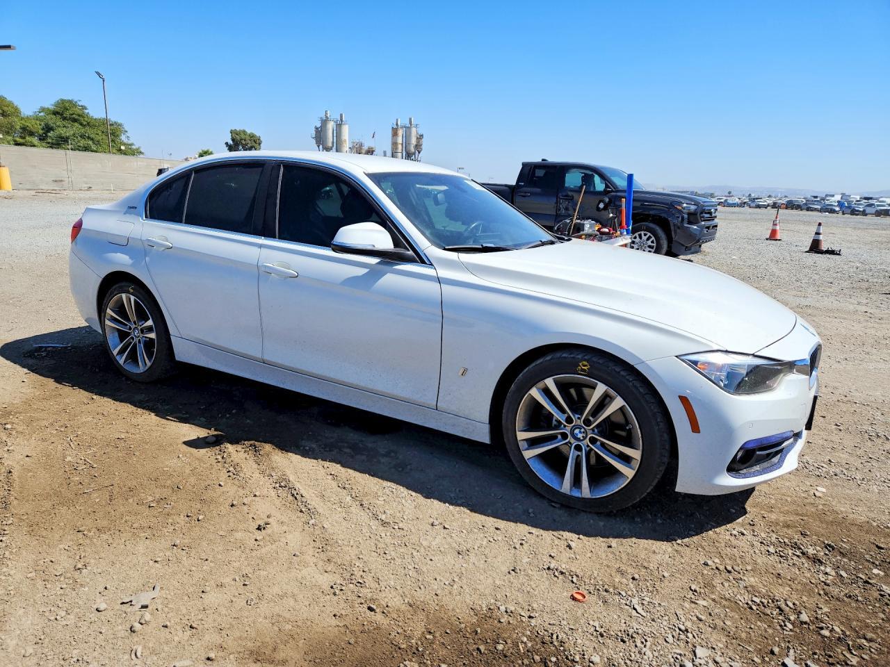 2017 BMW 330E - zdjęcie 4