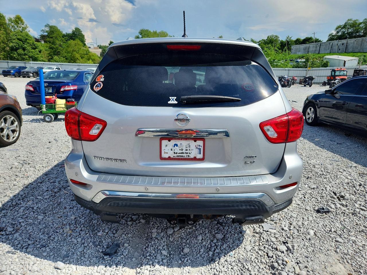 2017 Nissan Pathfinder Sv - zdjęcie 6