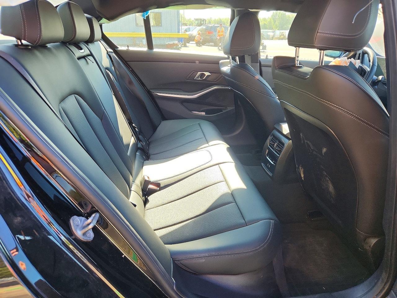 2024 BMW Seria 3 330i - zdjęcie 10