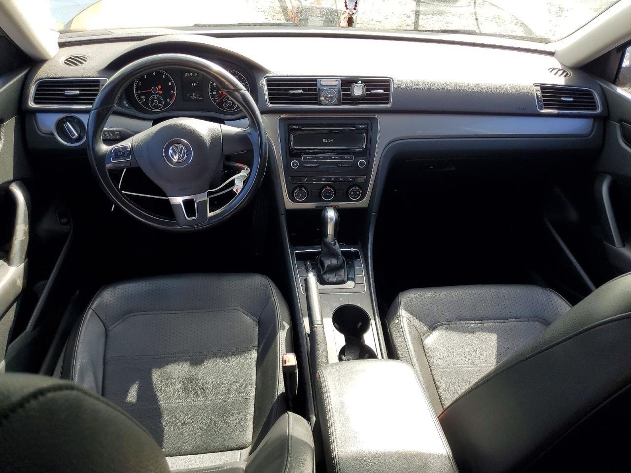 2015 Volkswagen Passat S - zdjęcie 8