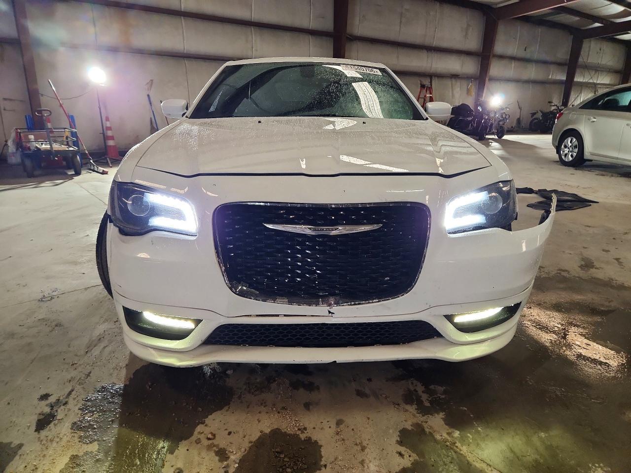 2020 Chrysler 300 S - zdjęcie 5