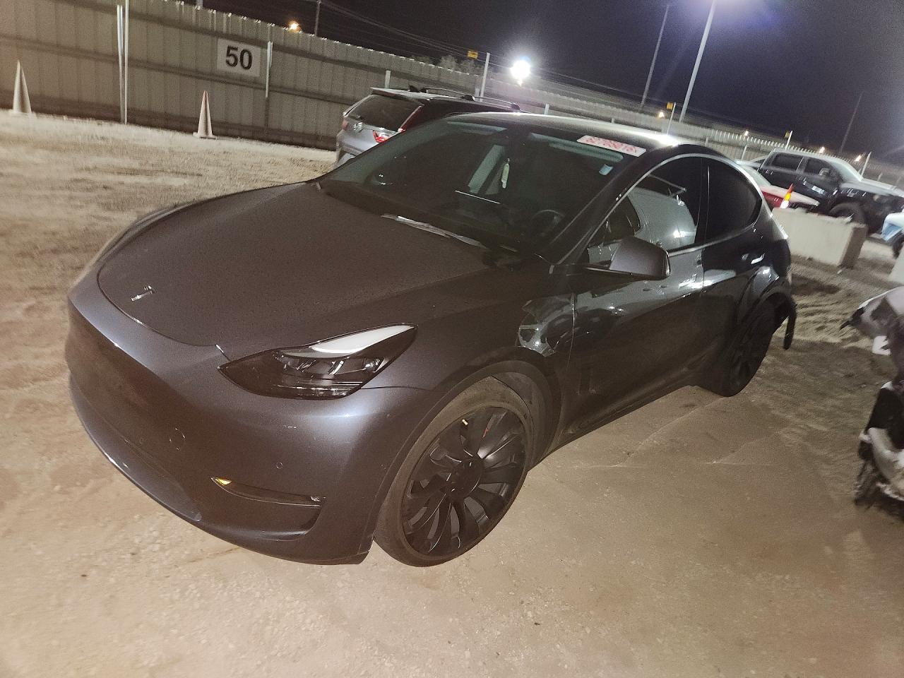 2022 Tesla Model Y - zdjęcie główne