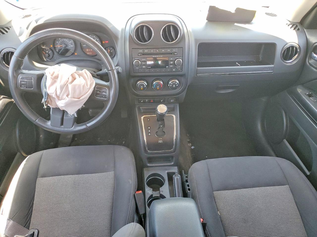 2016 Jeep Patriot Latitude - zdjęcie 8