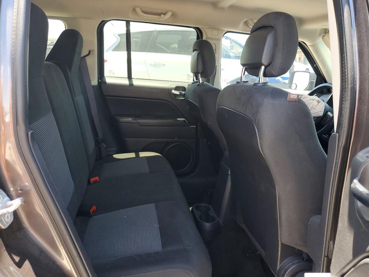 2016 Jeep Patriot Latitude - zdjęcie 11
