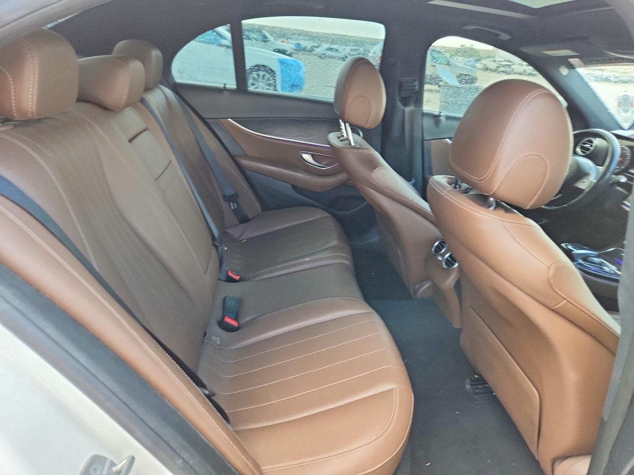 2017 Mercedes-Benz E 300 4Matic - zdjęcie 10